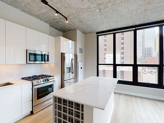 2nd image of 812 N Wells St #1010