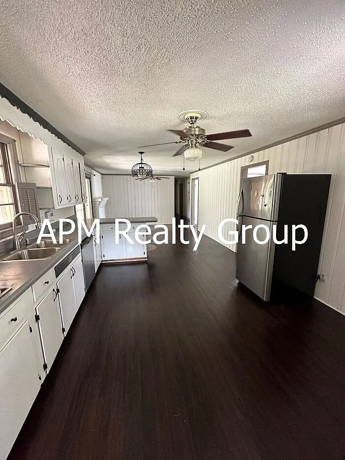 3 bed, 2.0 bath, 1512 sqft, $1,695 — Photo 2