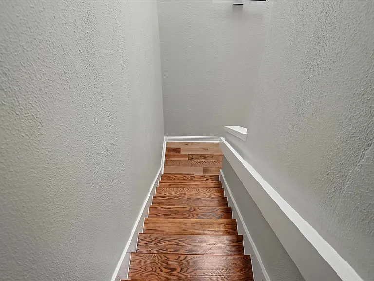 102 Litchfield Ln — Photo 16