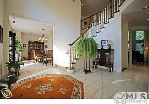 2-story foyer