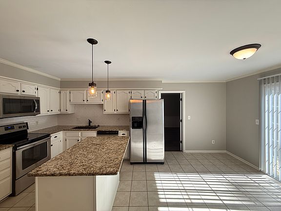 3rd image of 185 Heatherton Way