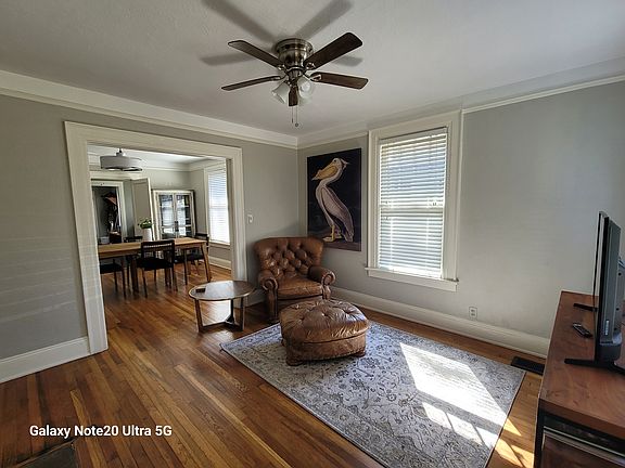 3rd image of 2224 Winona Ave