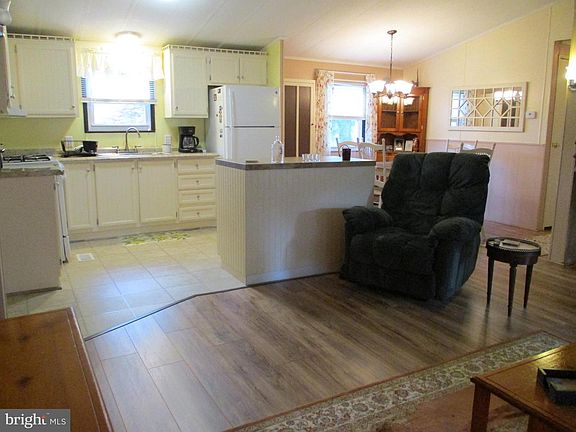 5th image of 1103 Willow St