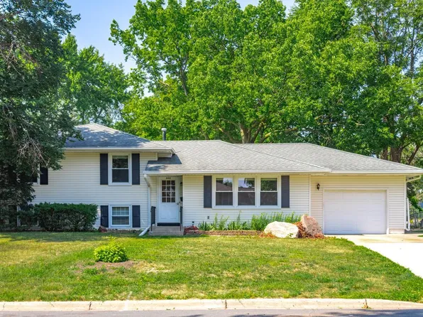 8412 Kell Ave S, Bloomington, MN 55437