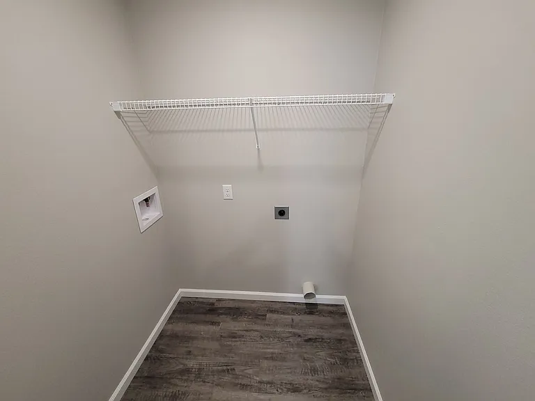 Creekside Apartments — Photo 10