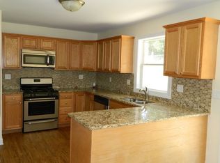 611 W Hillside Dr, Round Lake Beach, IL 60073