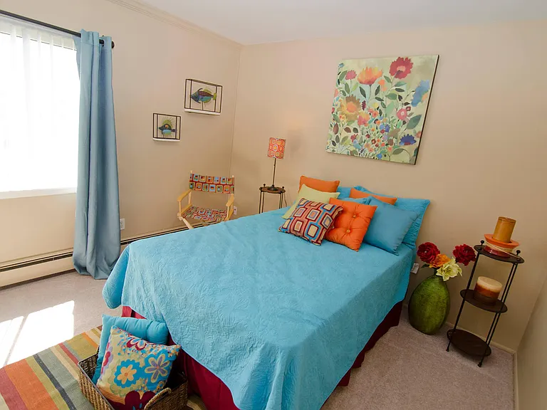 Towne Square Apartments and Townhomes — Photo 33