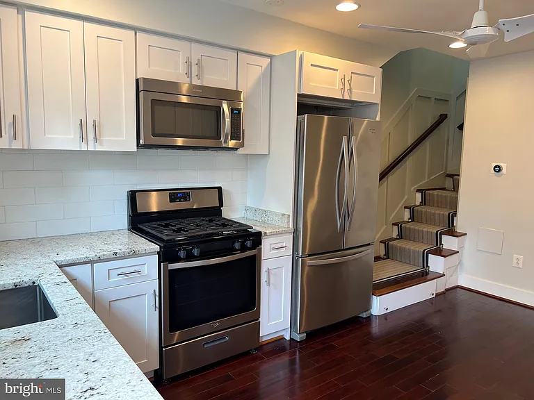 418 N Henry St — Photo 22