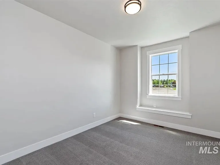 562 Hidden Mill Ct — Photo 17