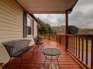 4864 Saunders Grove Dr, Moneta, VA 24121