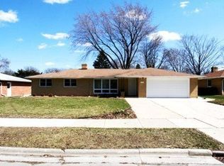 1735 Chateau Dr, Green Bay, WI 54304