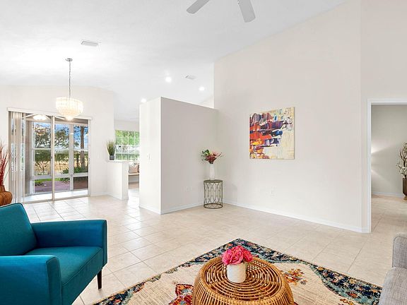 4th image of 2561 E Aragon Boulevard #1