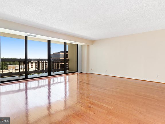 4th image of 3800 Fairfax Dr APT 811