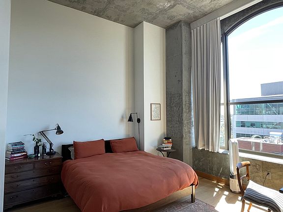 5th image of 311 2nd St APT 817
