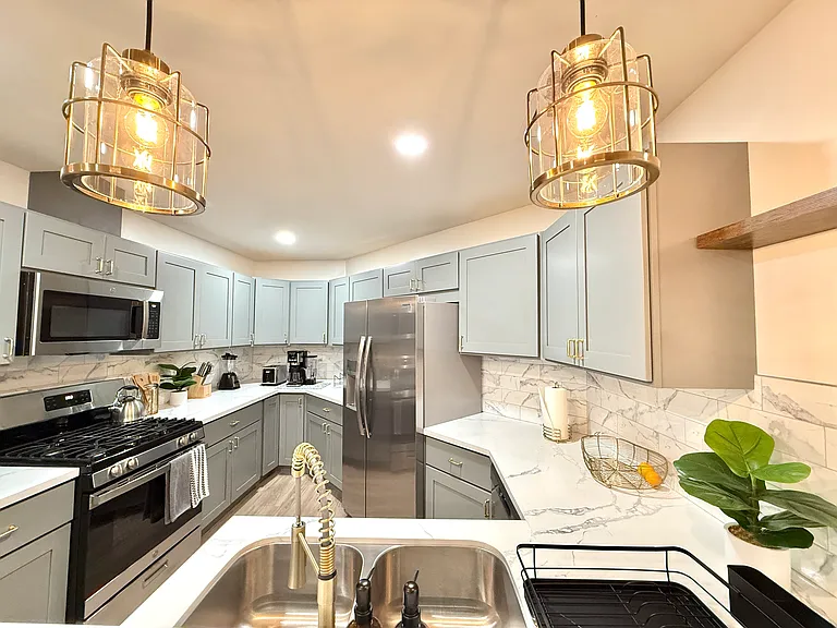 3229 S Sherbourne Dr — Photo 19