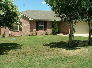 615 Lake Park Ave, Waxahachie, TX 75165