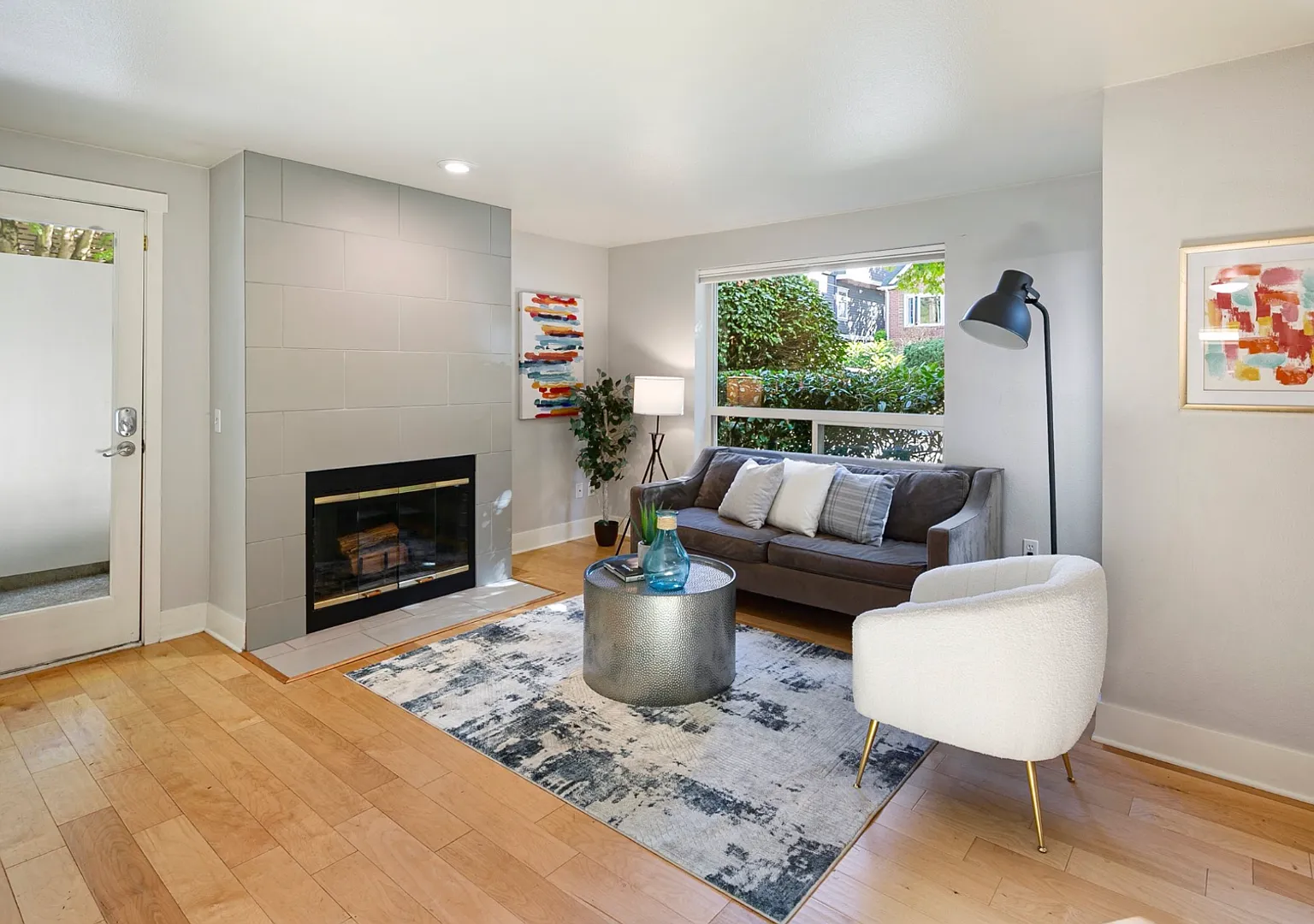 Charming Two-Bedroom Located on Queen Anne — Photo 3