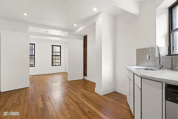 Rented by Vertical Real Estate LLC | media 4