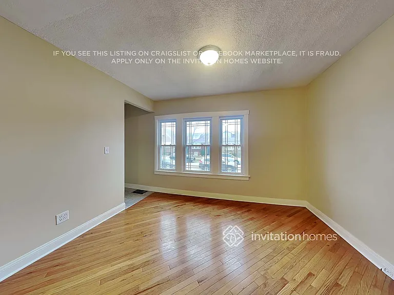 2728 Wesley Ave — Photo 7