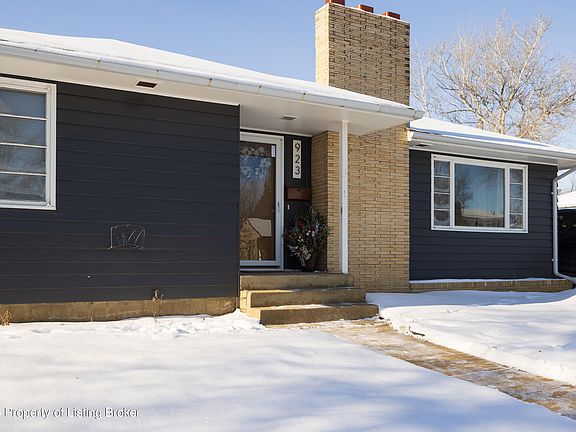2nd image of 923 4th Ave W
