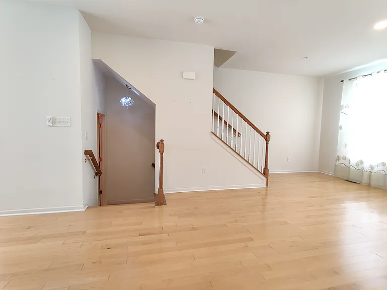 1335 Parish Ave — Photo 7