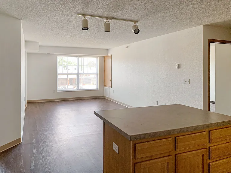 1538 Larpenteur Ave W — Photo 11