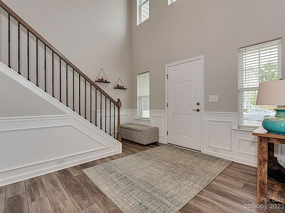 3rd image of 135 Sculpin Ln