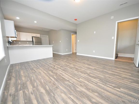 3rd image of 502 S Linn Ave