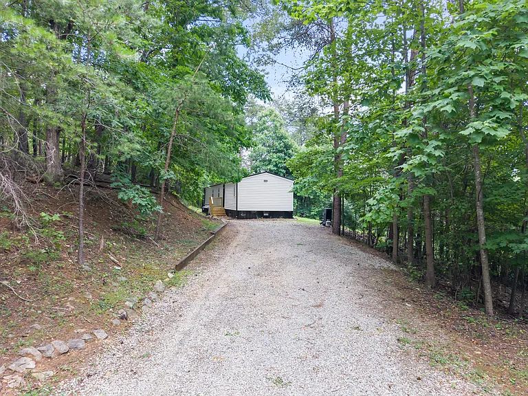 206 Primrose Rd — Photo 3