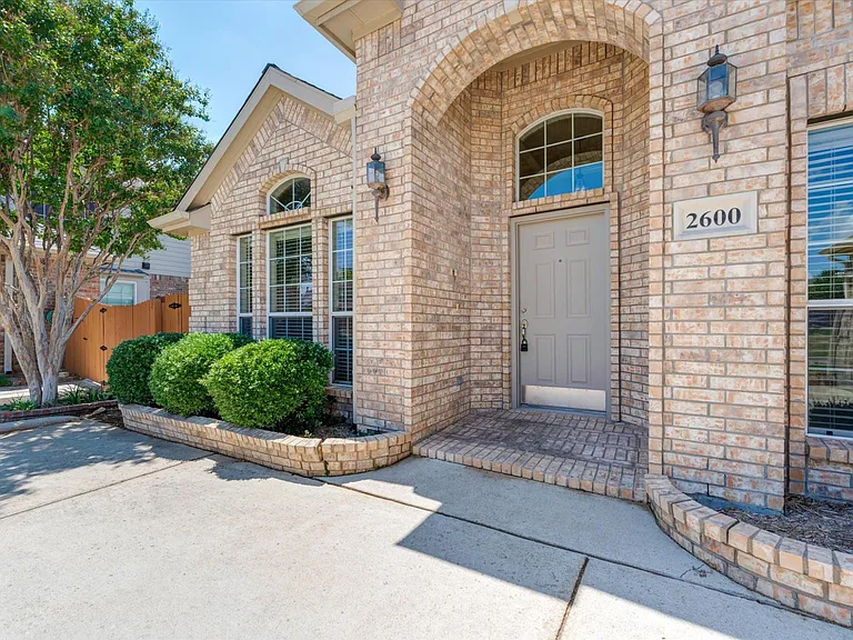 2600 Stable Door Ln — Photo 1
