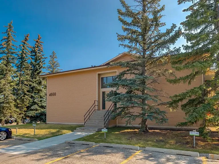 1825 Woodview Dr SW — Photo 47