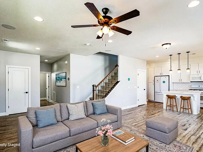 1611 W Parkview Dr — Photo 5