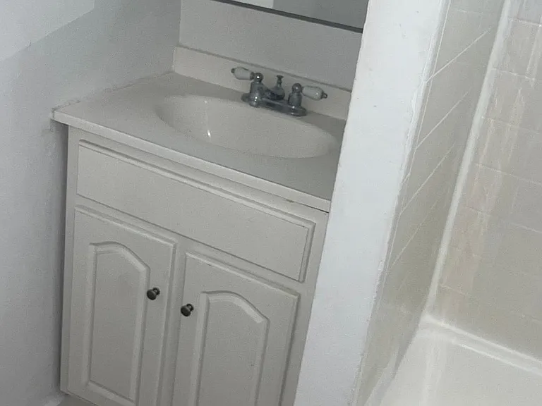 612 Onderdonk Ave #1-R — Photo 8