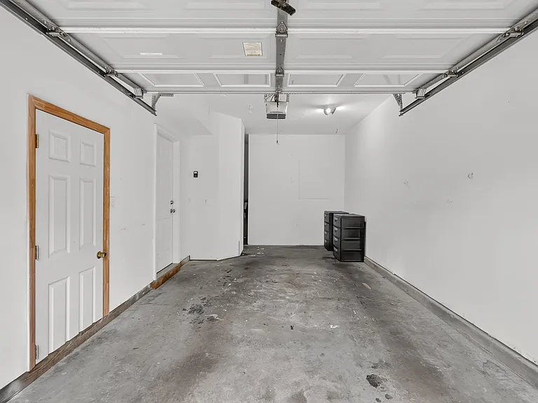 131 Carriage Ct — Photo 41
