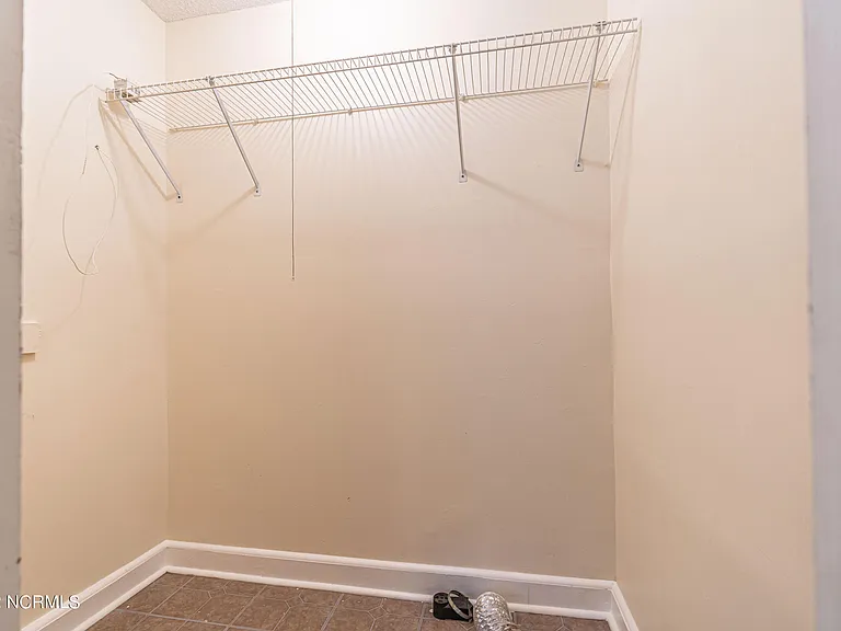 885 S Stephens St — Photo 16