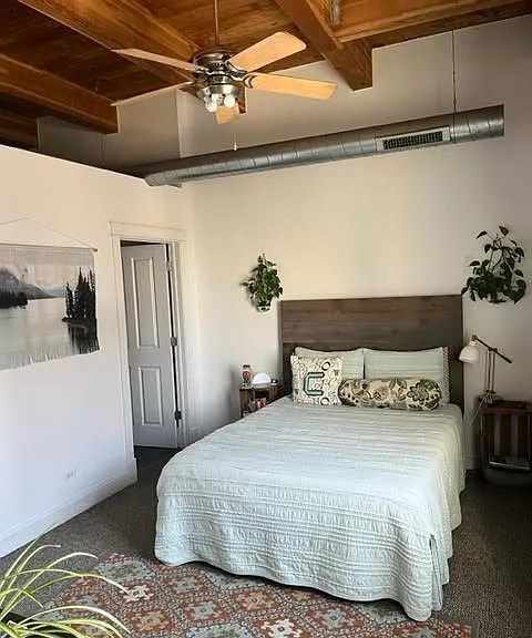 500 N Damen Ave #205 — Photo 48