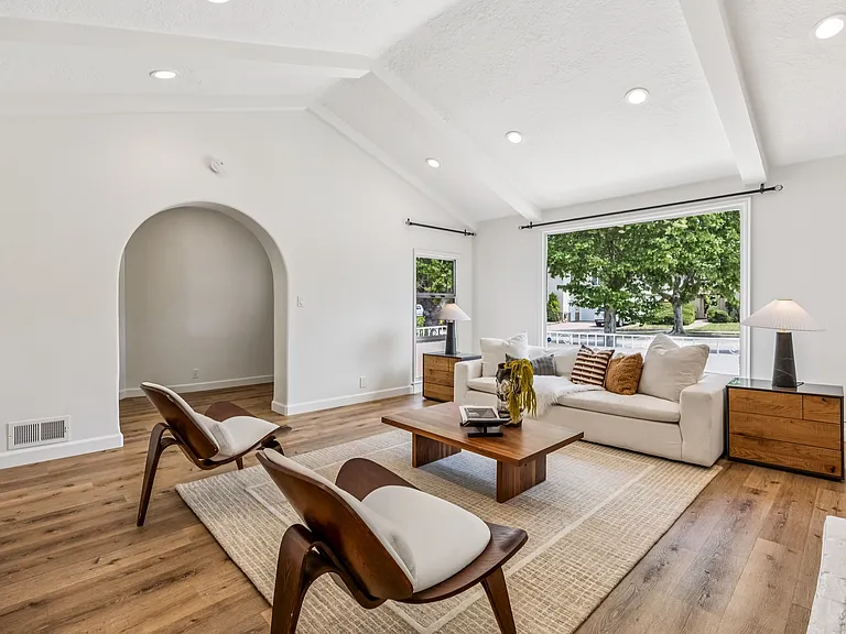 610 Hillcrest Blvd — Photo 11