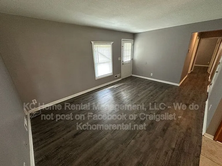 7803 E 107th St — Photo 11