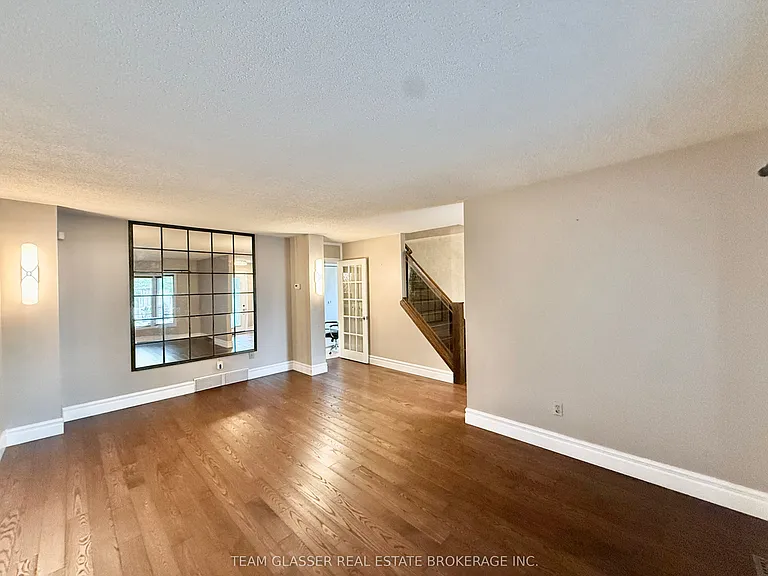 81 Erica Cres — Photo 6