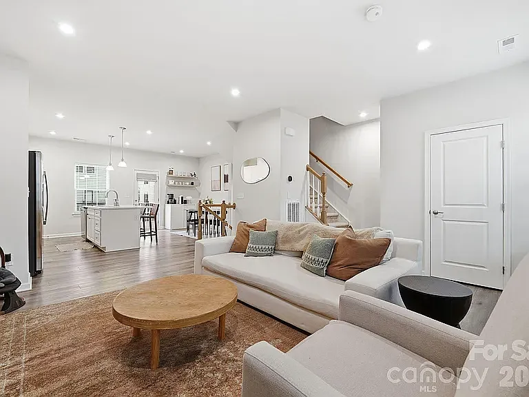 2409 Autumn Olive Ln — Photo 8