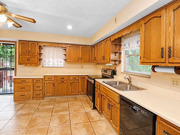 5th image of 7061 Maryann Ct