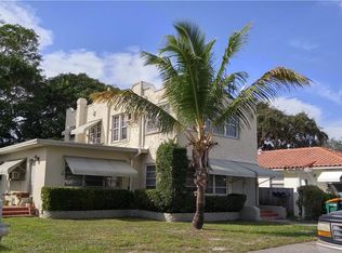 21 Ocean Breeze St, Lake Worth, FL 33460