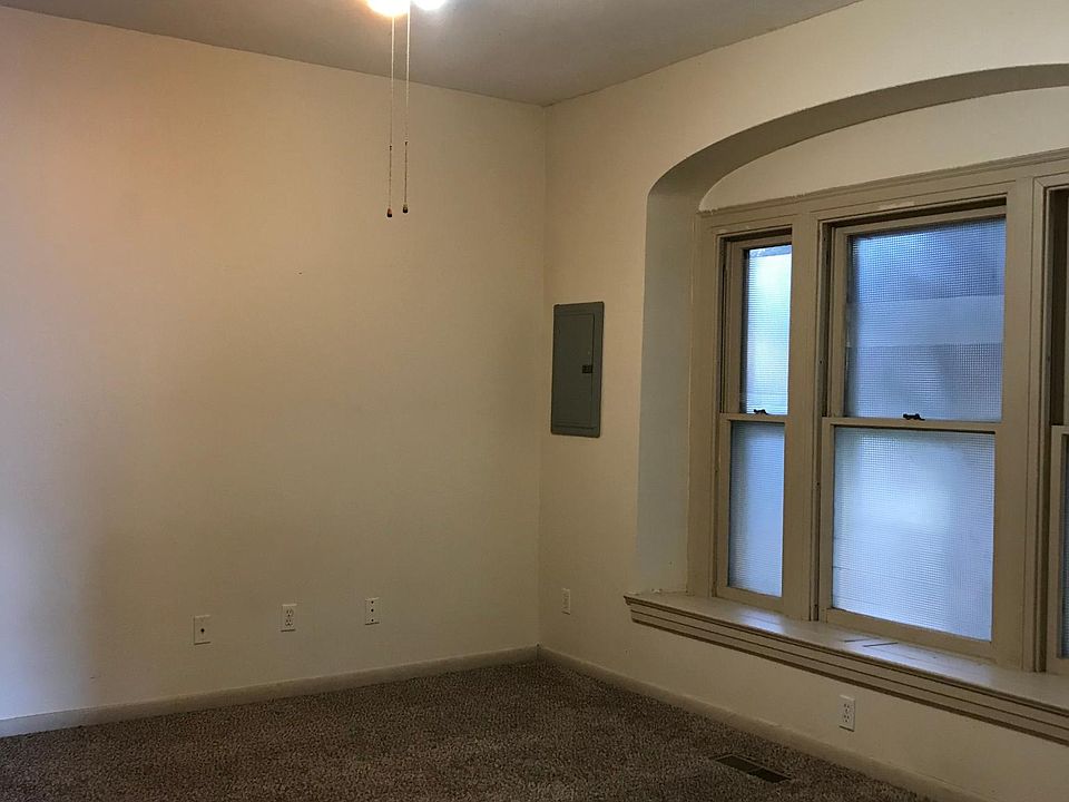 2nd image of 550 W 9th St APT D