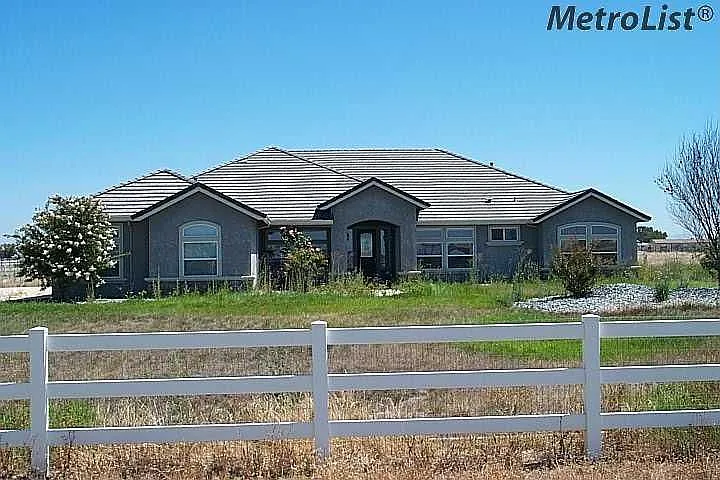 26007 N Watkinson Rd photo 1