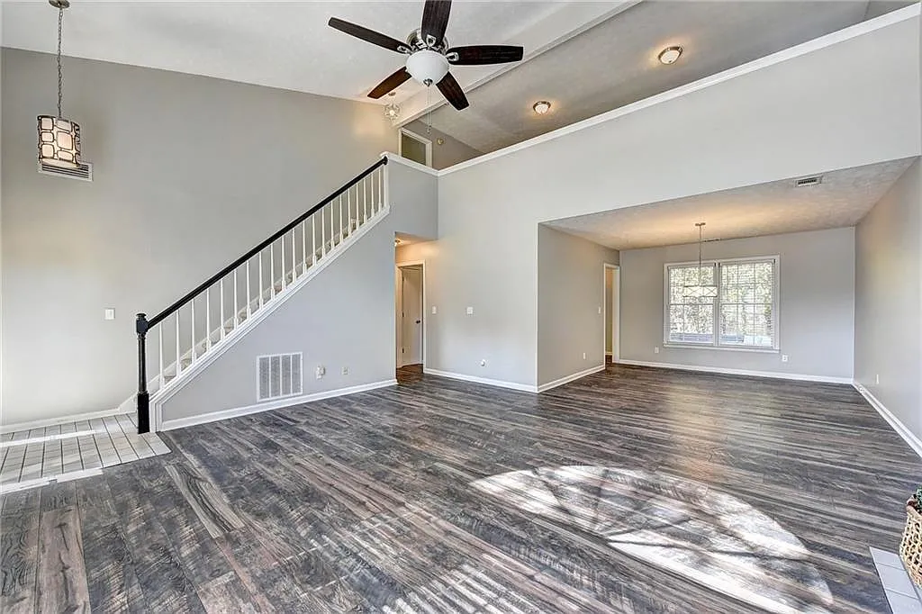 3 bed, 2.0 bath, 2456 sqft, $2,750 — Photo 4
