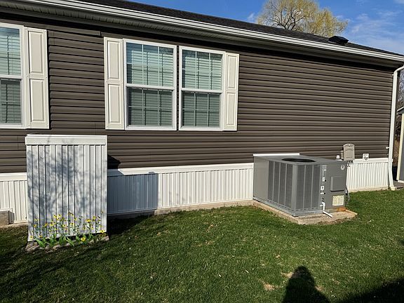 4th image of 37 Riverside Dr #191