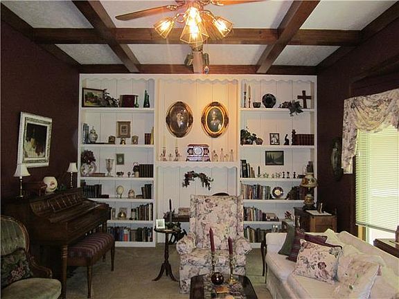 3rd image of 1308 Cambridge Cir
