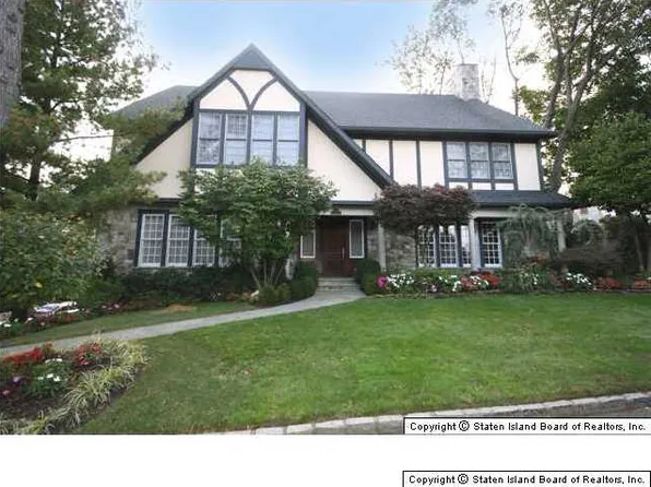 76 Saint Georges Dr image 1 of 9