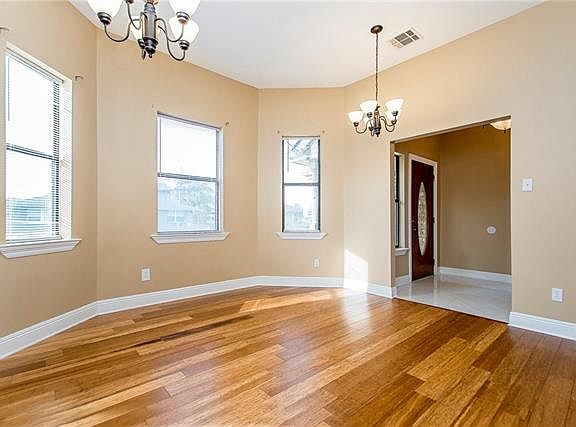 3rd image of 3605 Plaza Dr