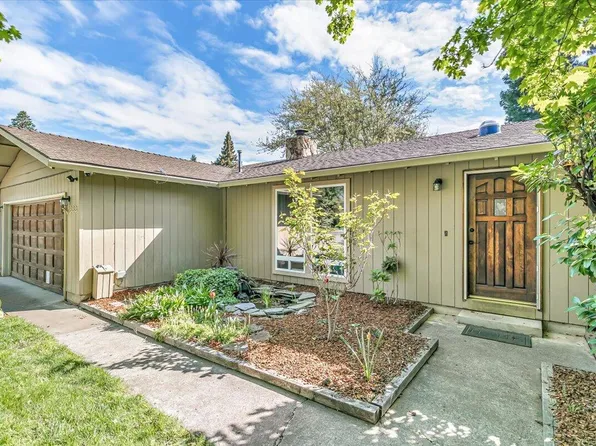 1883 S Peach St, Medford, OR 97501